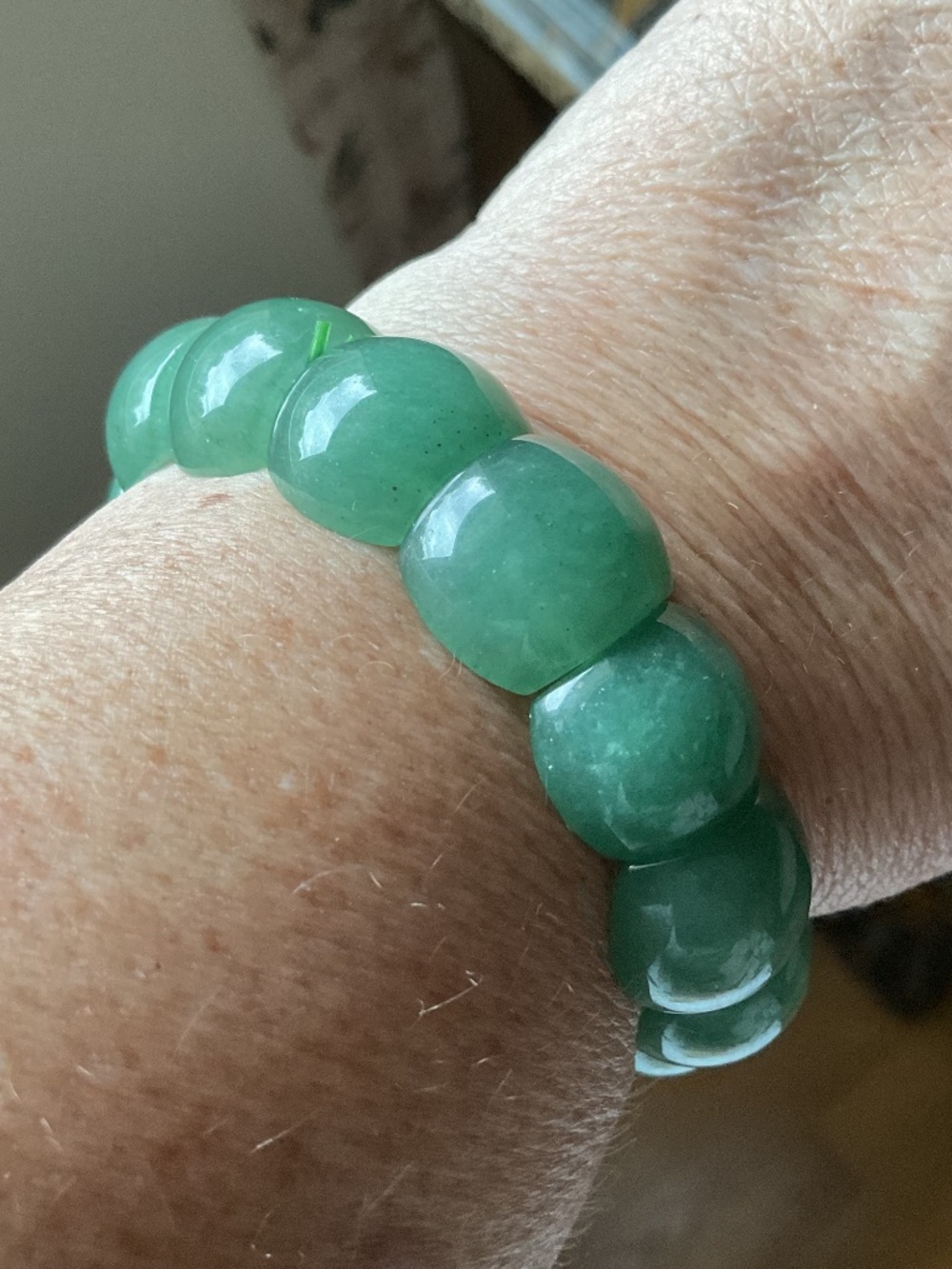NWOT Green Nephrite Stretchable Woman Bracelet